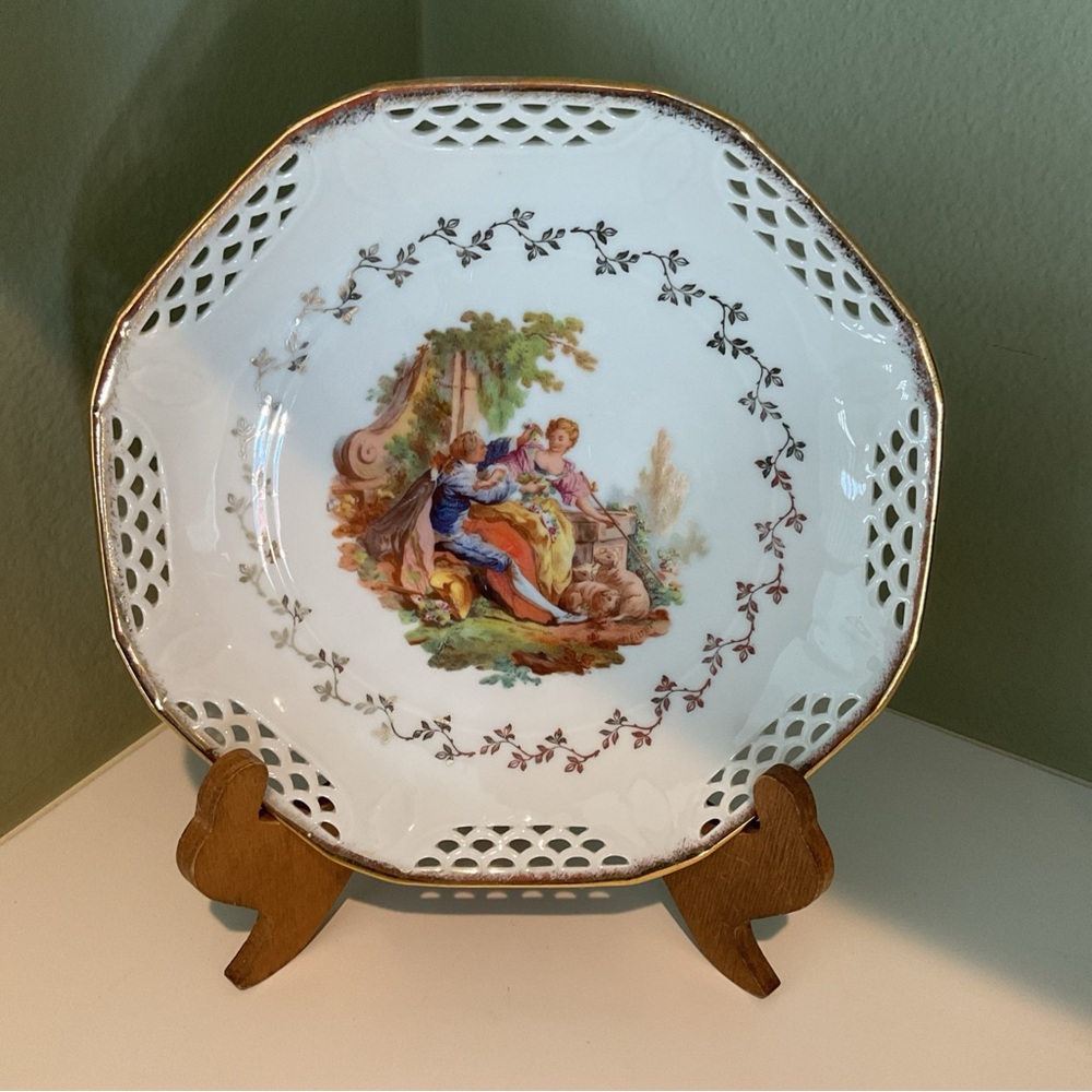 1949 Schwarzenhammer Bavaria 8.25” Octagon Reticulated Plate Courting Couple